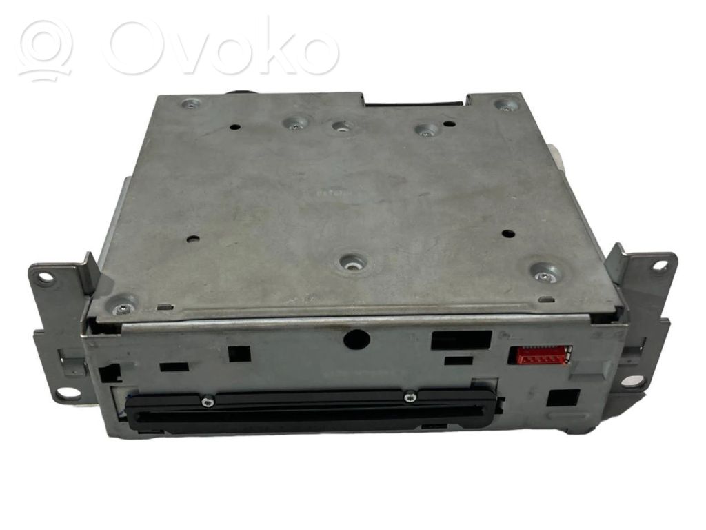 Radio / CD/DVD atskaņotājs / navigācija