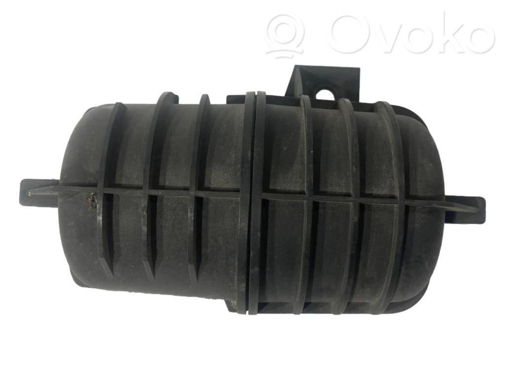 Vacuum air tank