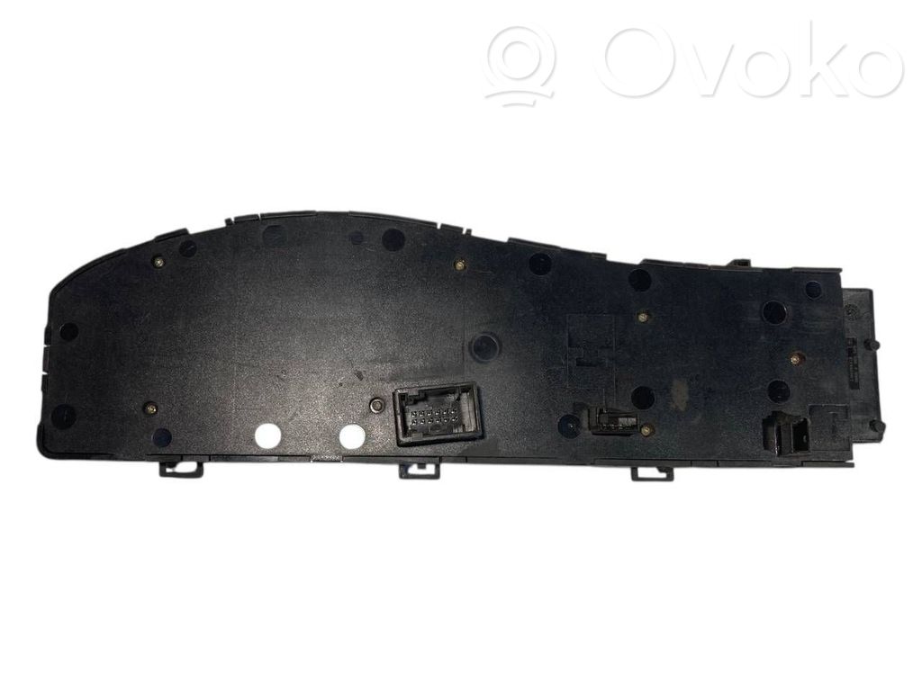 Seat adjustment switch(es)