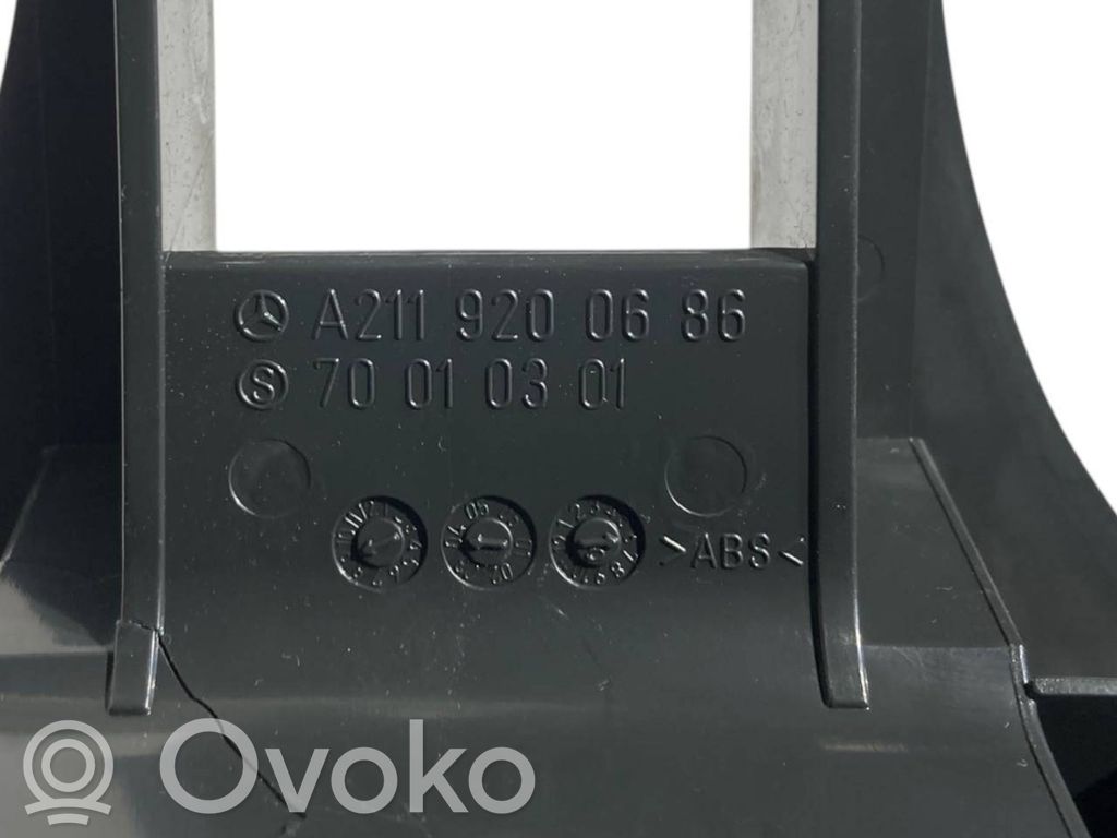 Aizmugurējā sēdekļa sliedīte (-es)