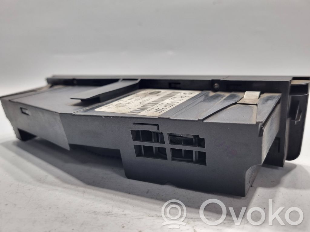 Air conditioning / climate control / interior heating control unit (in the passenger compartment)