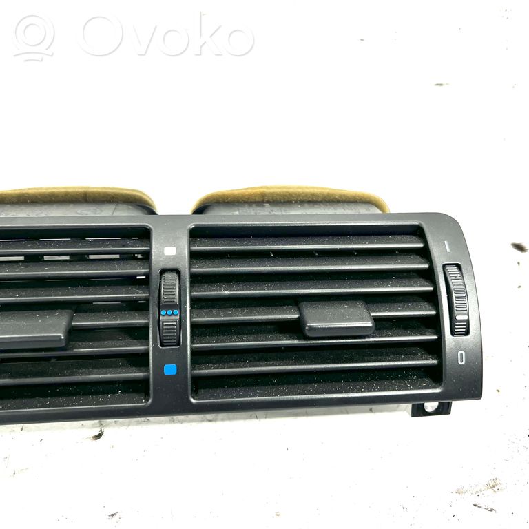 Side air grille