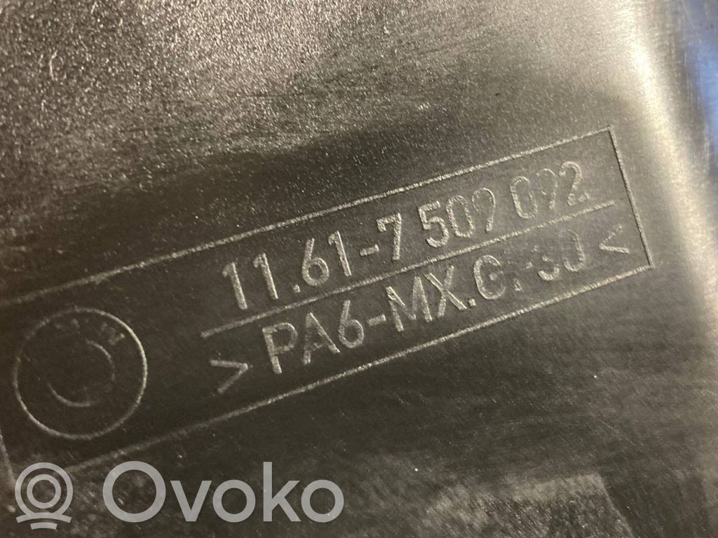 Dzinēja pārsegs (dekoratīva apdare)