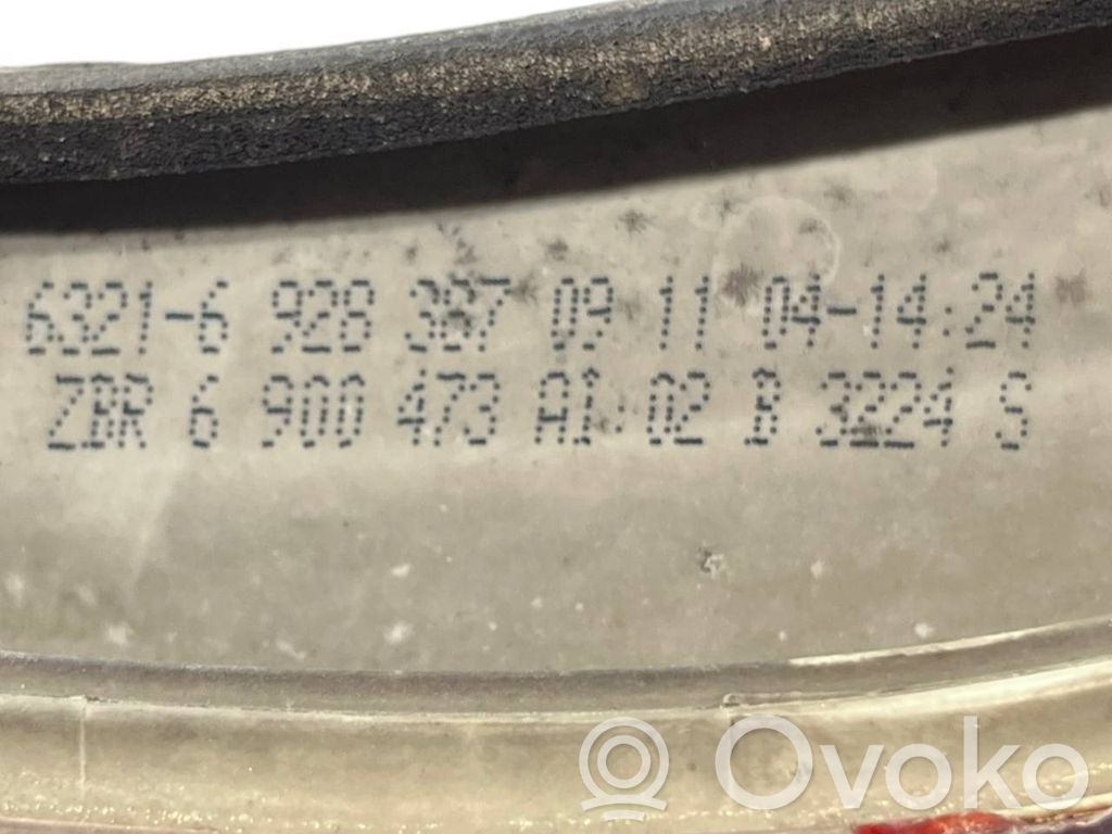 Задний фонарь в кузове