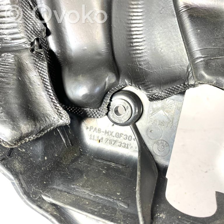 Dzinēja pārsegs (dekoratīva apdare)