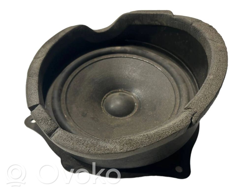 Speaker(s) in the rear door