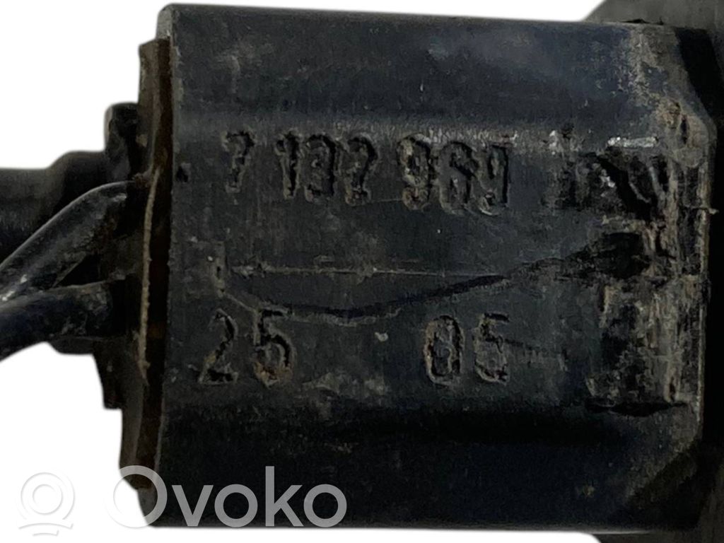 Mazgāšanas šķidruma smidzinātājs (-i) priekšējam logam