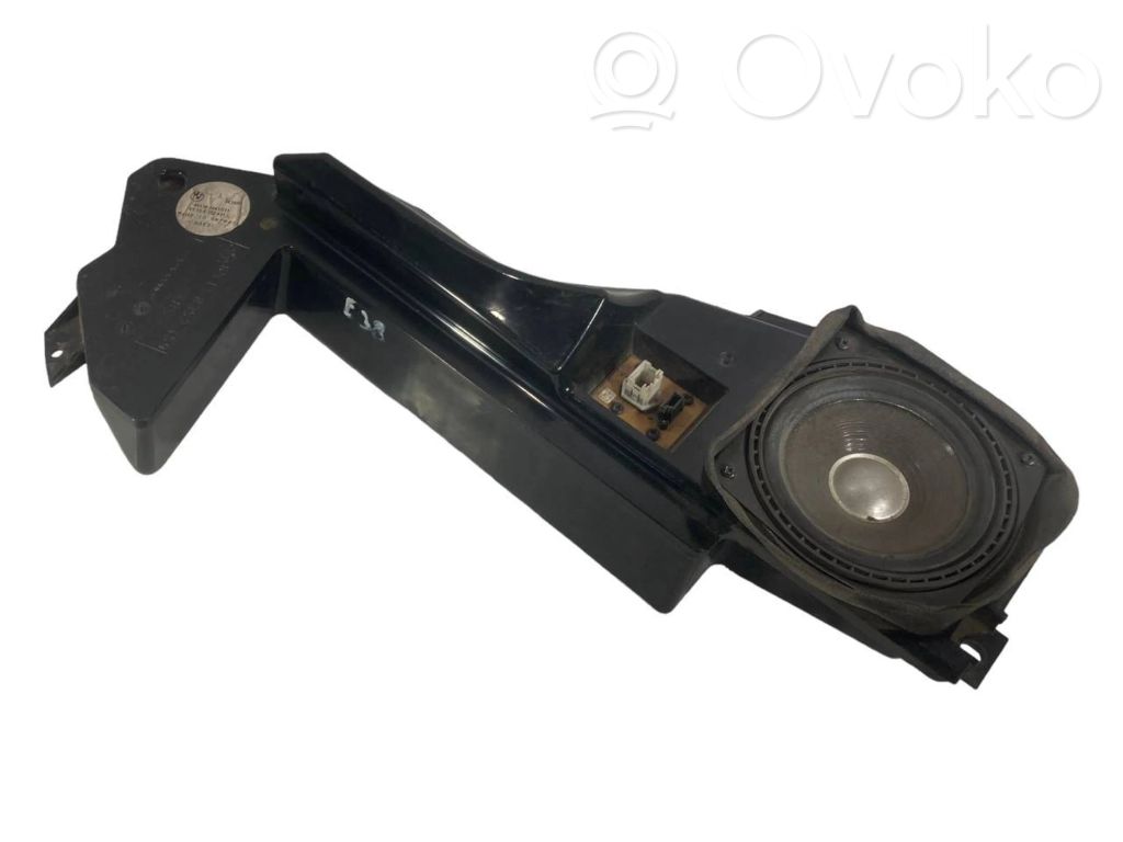 Speaker(s) in the rear door