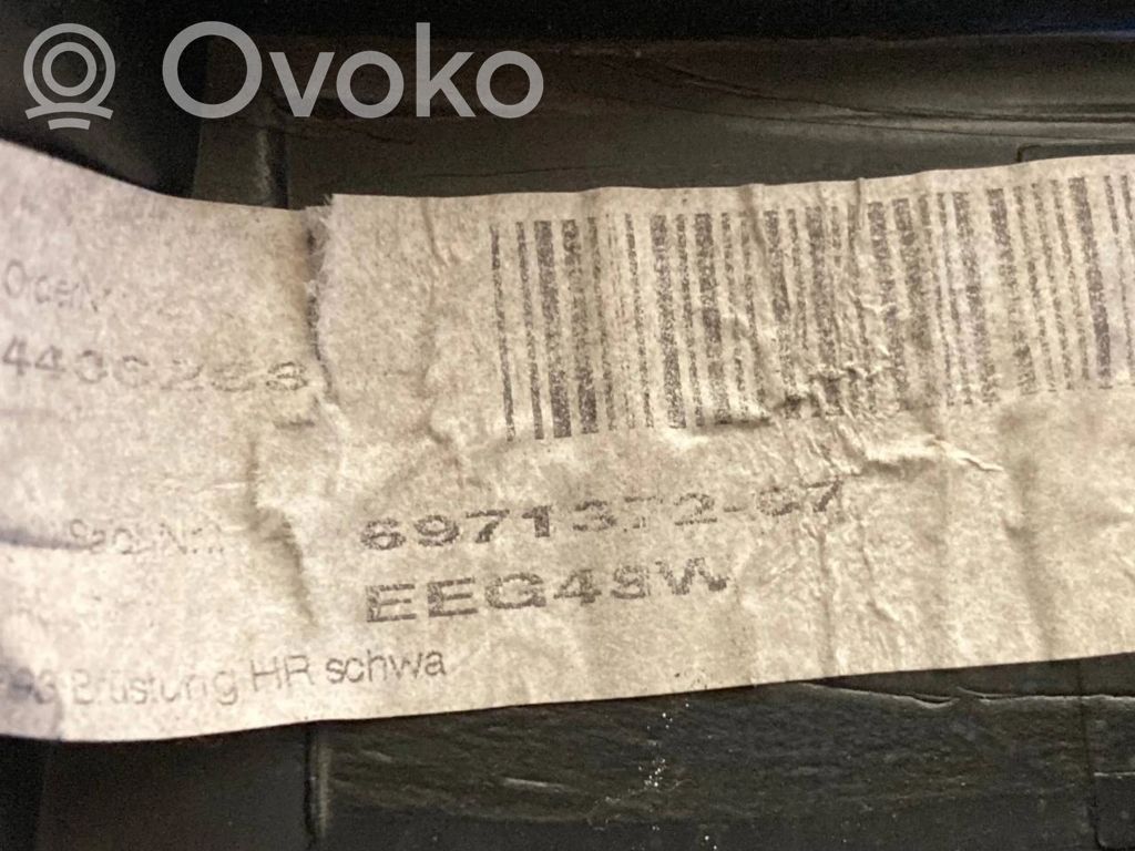 (A) statņa dekoratīvā apdare