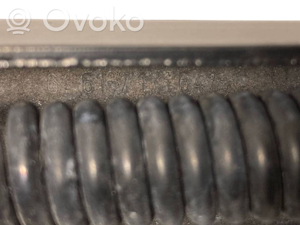 Priekšējā loga tīrītāja kājiņa