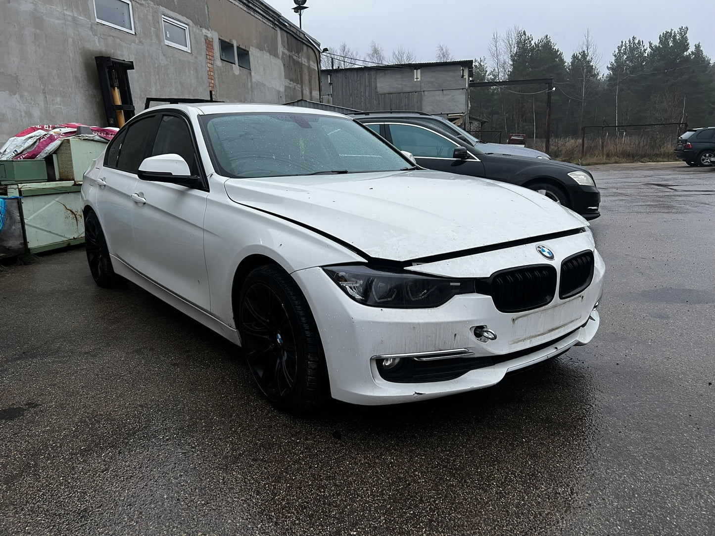 BMW 320 EfficientDynamics edition 2012g. REZERVES DAĻAS