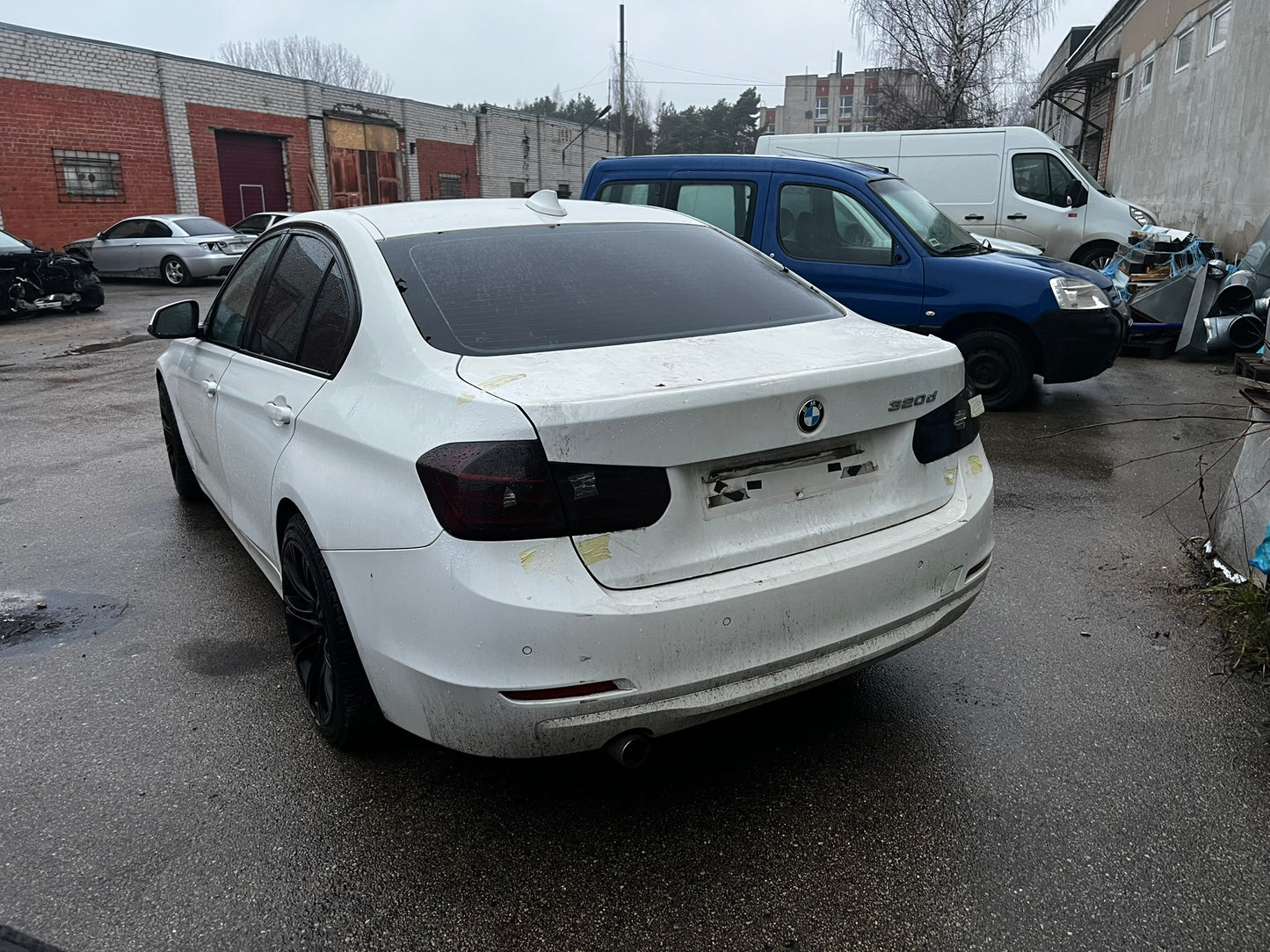 BMW 320 EfficientDynamics edition 2012g. REZERVES DAĻAS