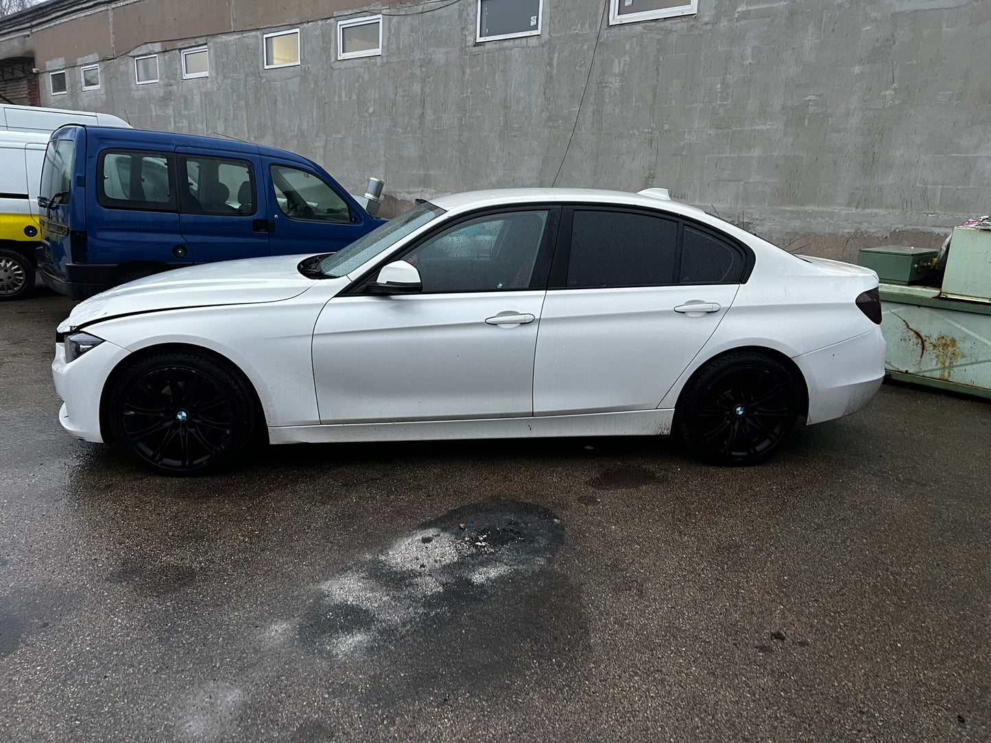 BMW 320 EfficientDynamics edition 2012g. REZERVES DAĻAS