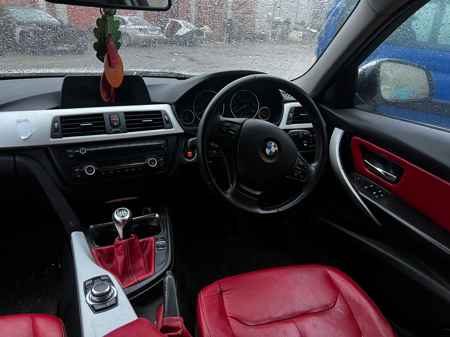 BMW 320 EfficientDynamics edition 2012g. REZERVES DAĻAS