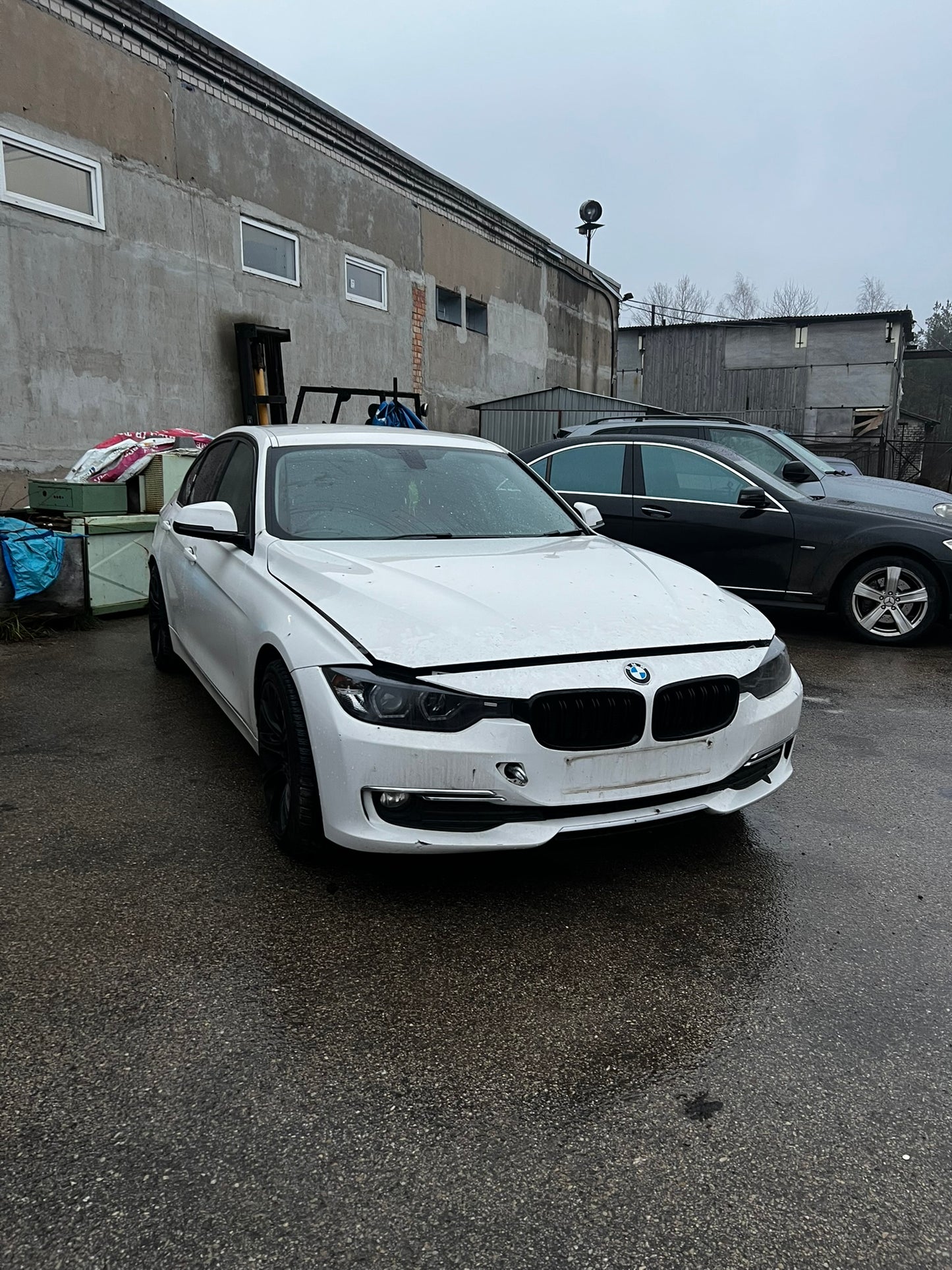 BMW 320 EfficientDynamics edition 2012g. REZERVES DAĻAS