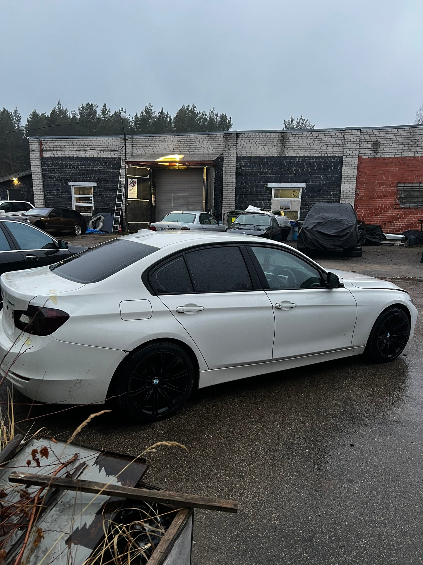 BMW 320 EfficientDynamics edition 2012g. REZERVES DAĻAS