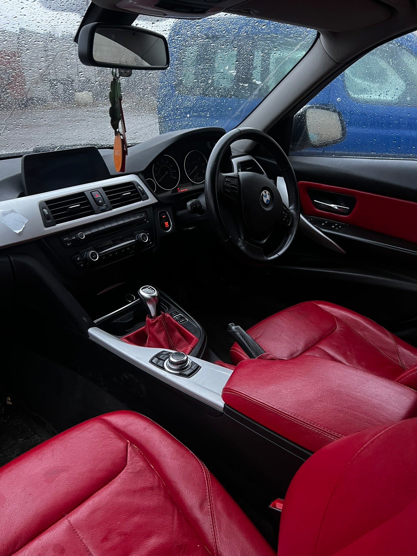 BMW 320 EfficientDynamics edition 2012g. REZERVES DAĻAS