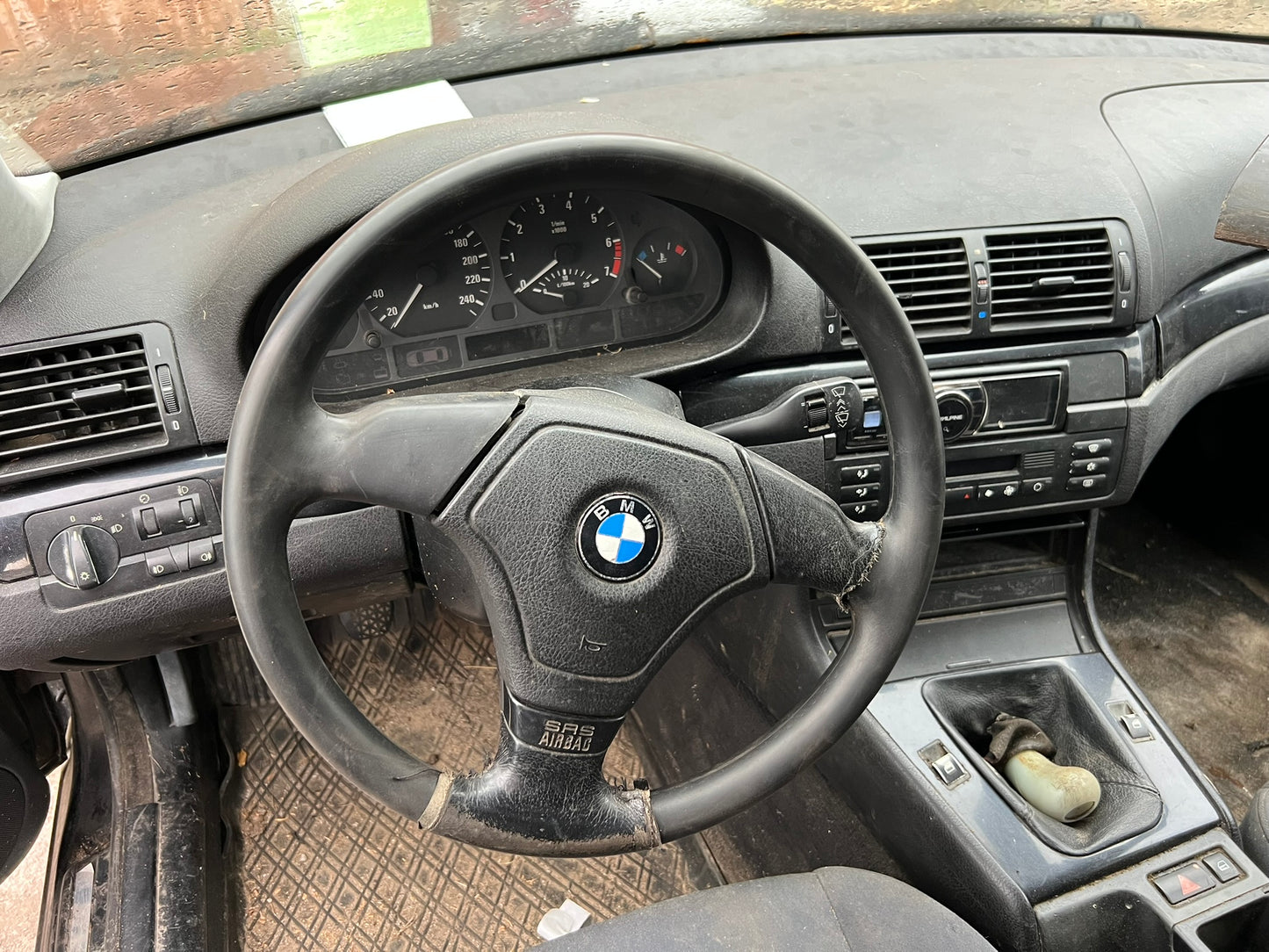 BMW 320i 2000.g. E46 rezerves daļas
