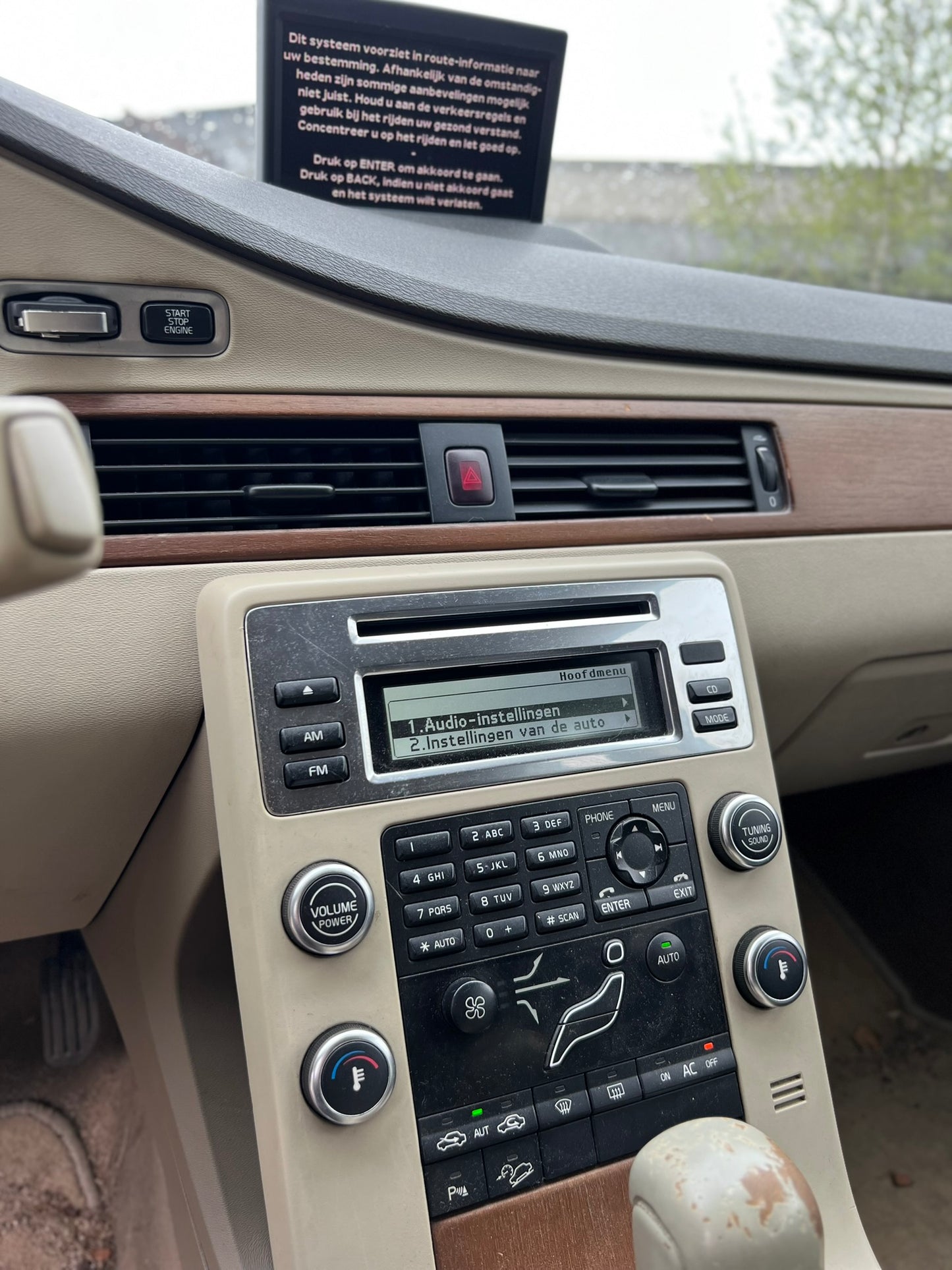 VOLVO XC70 2008.g. rezerves daļas