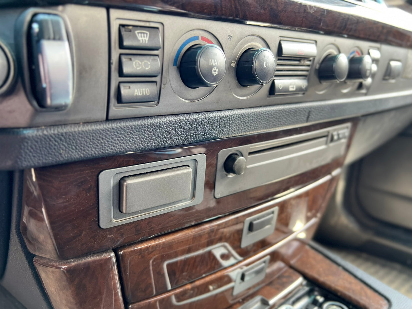 BMW 740 2003.G