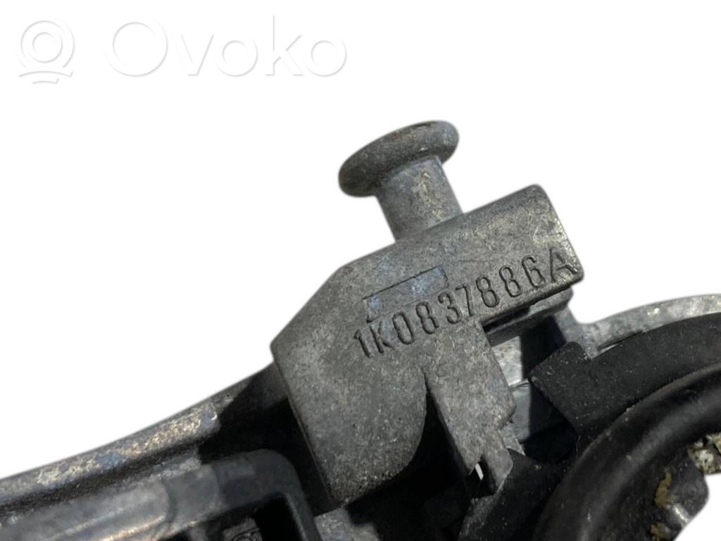 Priekšpusē turētājs / kronšteins ārējam atvēršanas rokturim