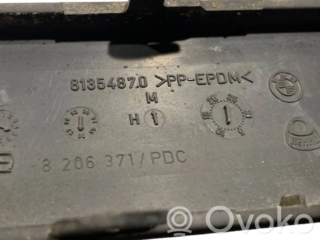 Dekoratīvās aizmugurē bampera ulikas