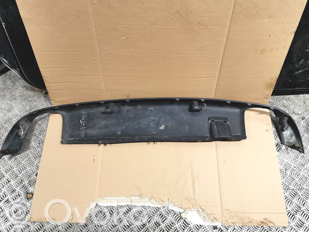 Apakšējā bampera daļa