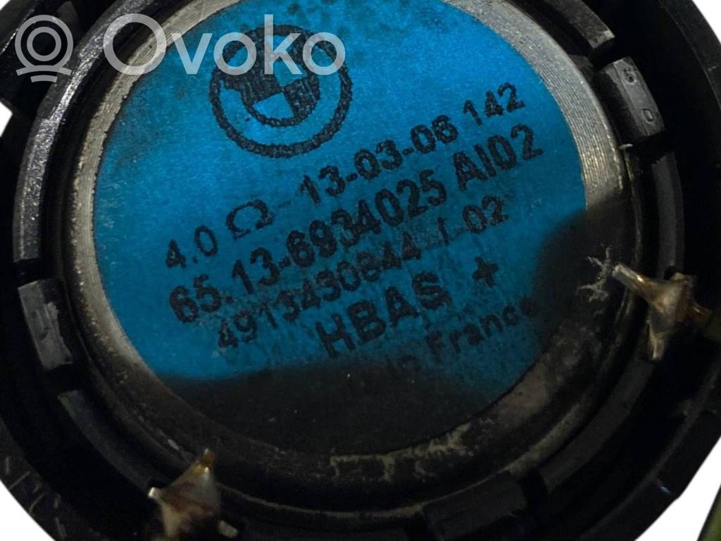 Augsto frekvenču skaļrunis (-i) priekšējās durvīs