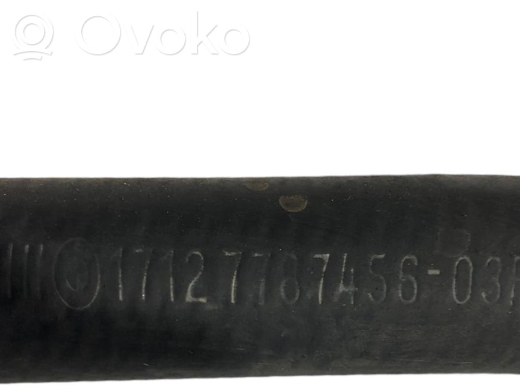 Caurulīte (-es) / šļūtene (-es)