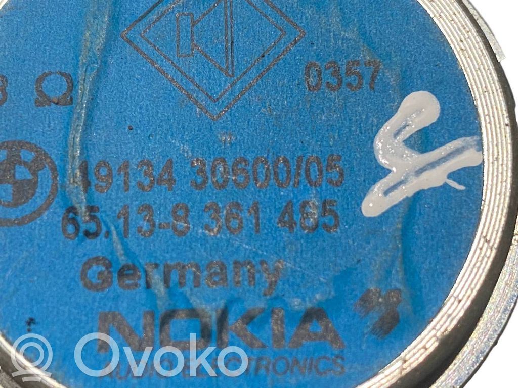 Skaļrunis (-i) priekšējās durvīs