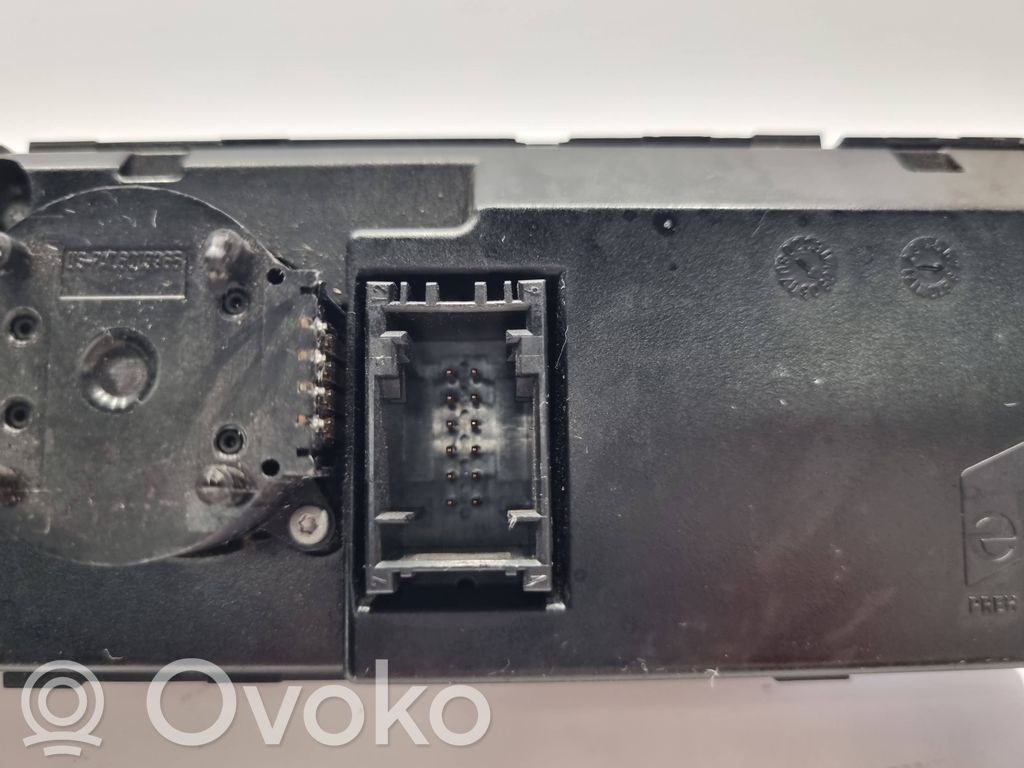 Gaisa kondicioniera / klimata kontroles / salona apsildes vadības bloks (salonā)