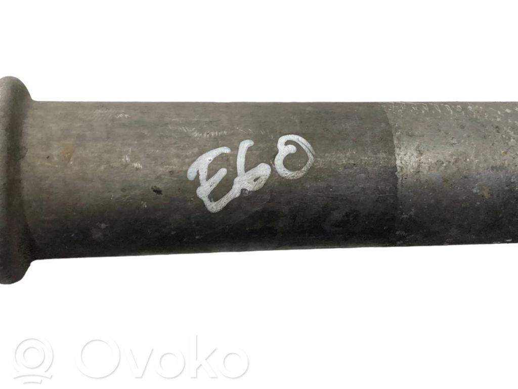 Stūresrata ass krustsavienojums