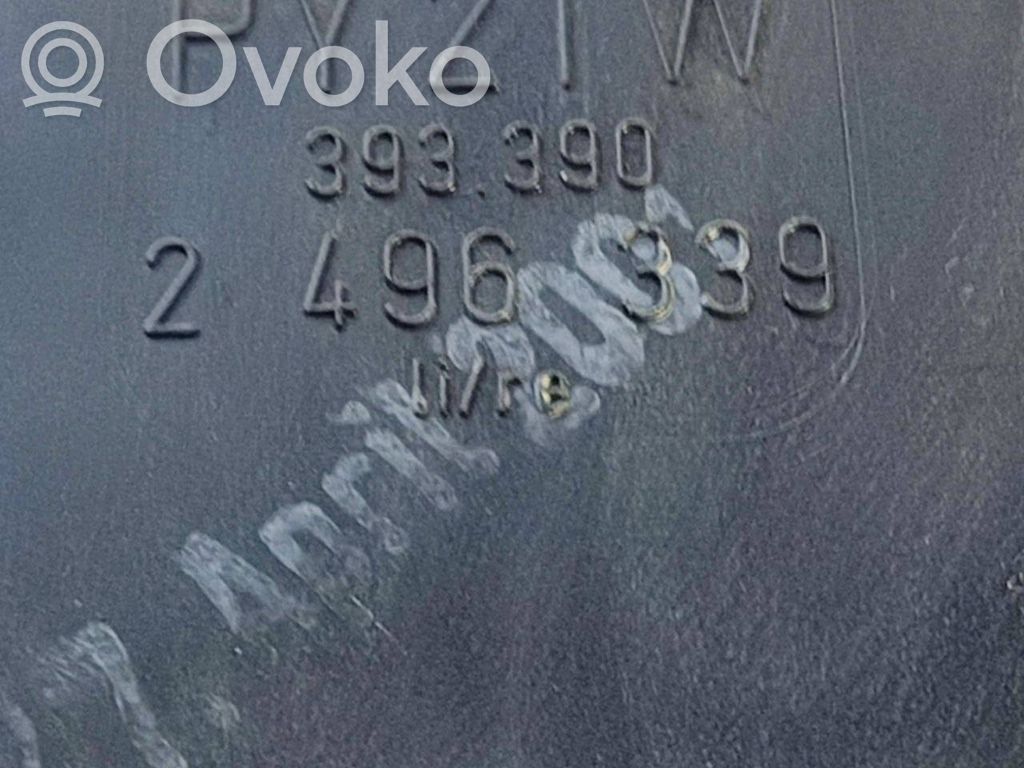 Aizmugurējais lukturis virsbūvē