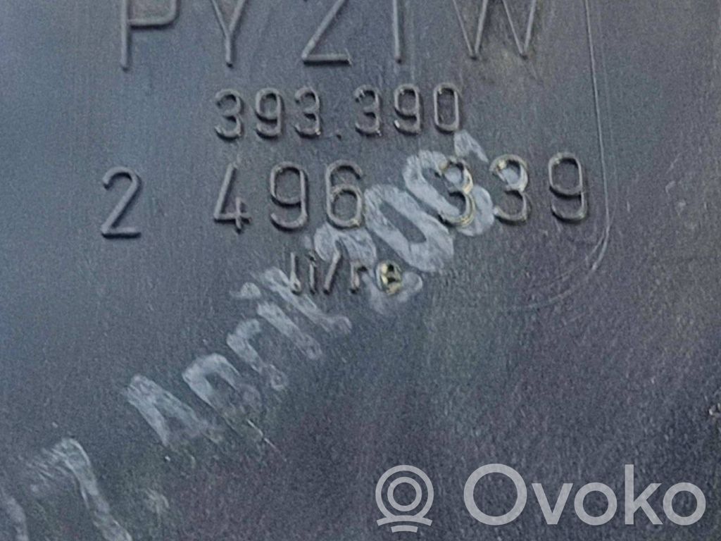Aizmugurējais lukturis virsbūvē
