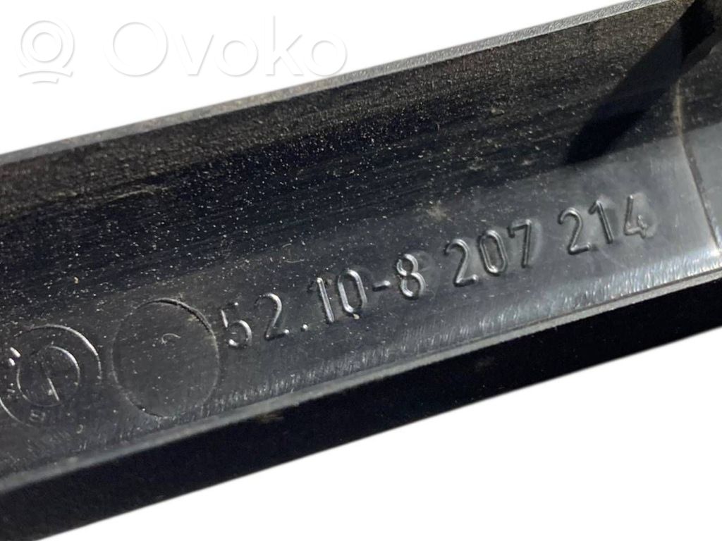 Priekšējā pasažiera sēdekļa sliedītes dekoratīvā apdare