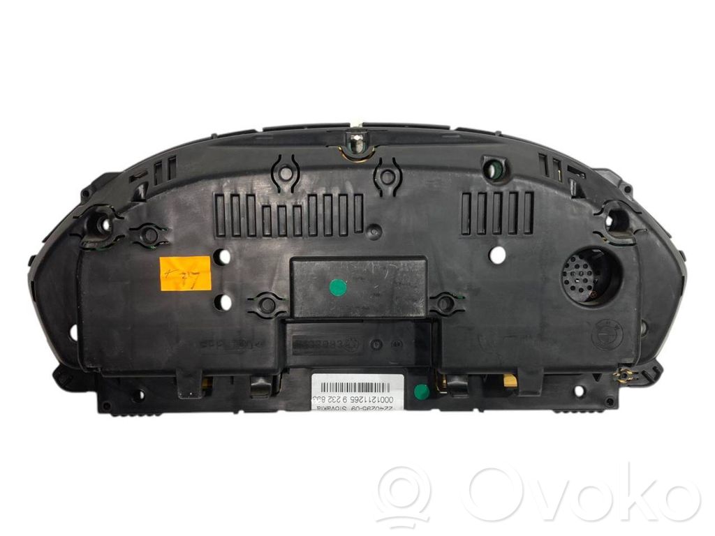 Speedometer (in the instrument panel)