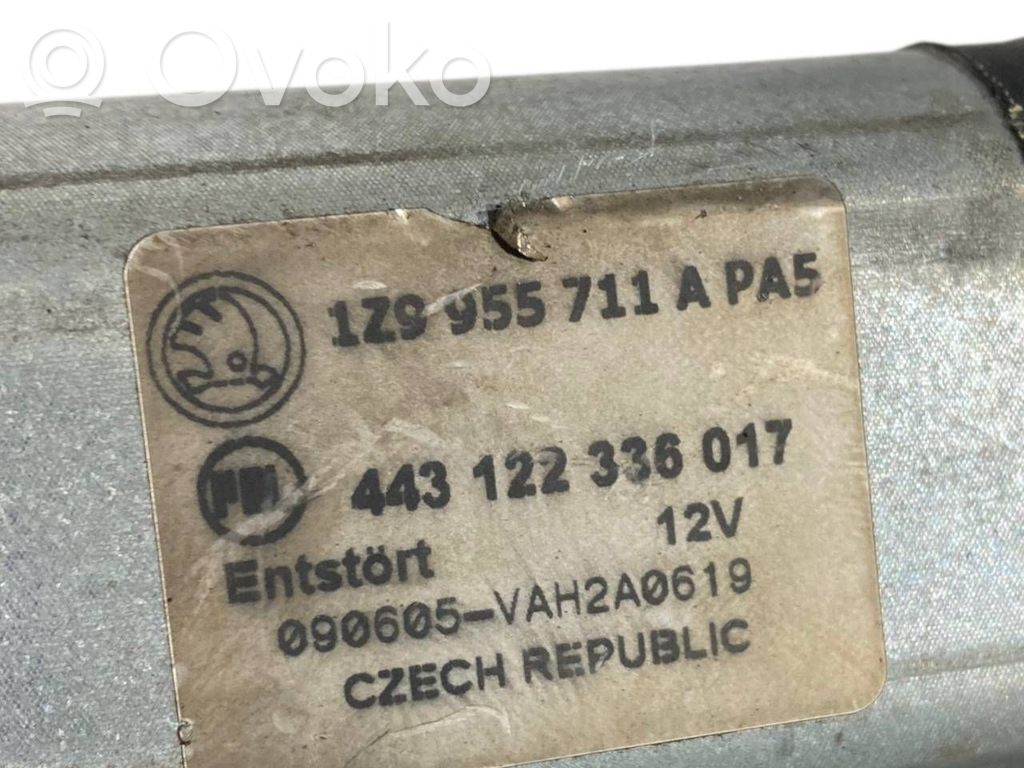 Aizmugurējā loga tīrītāja motoriņš