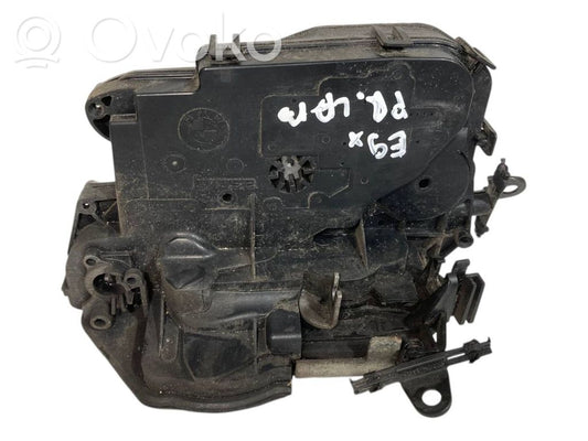 Priekšpusē slēdzene