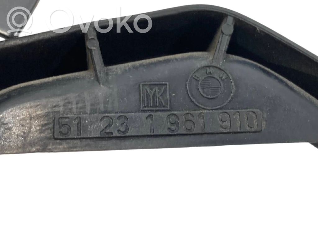 Engine hood release handle