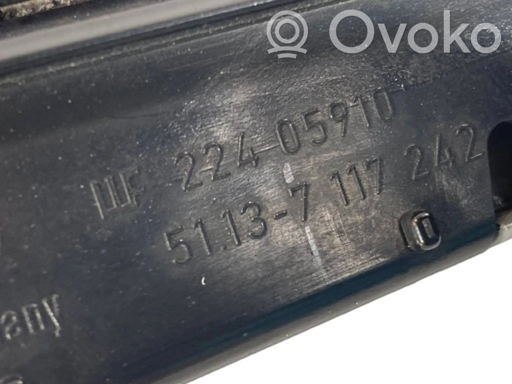 Dzinēja pārsegs (dekoratīva apdare)