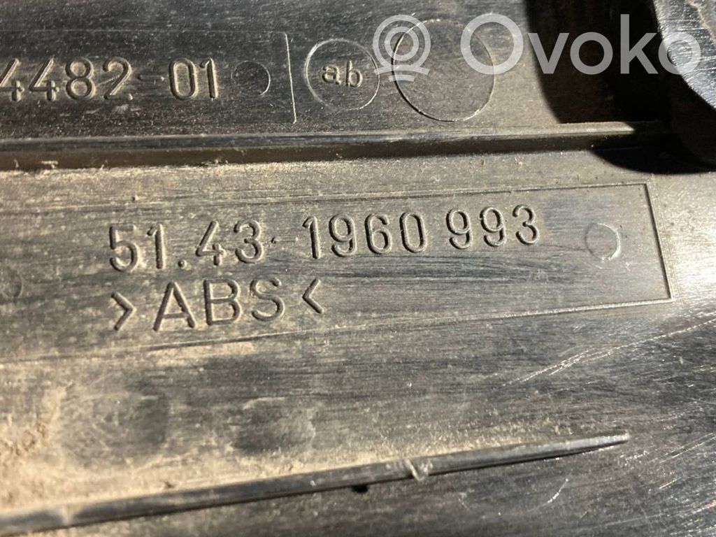 Kāju zonas sānu dekoratīvā apdare