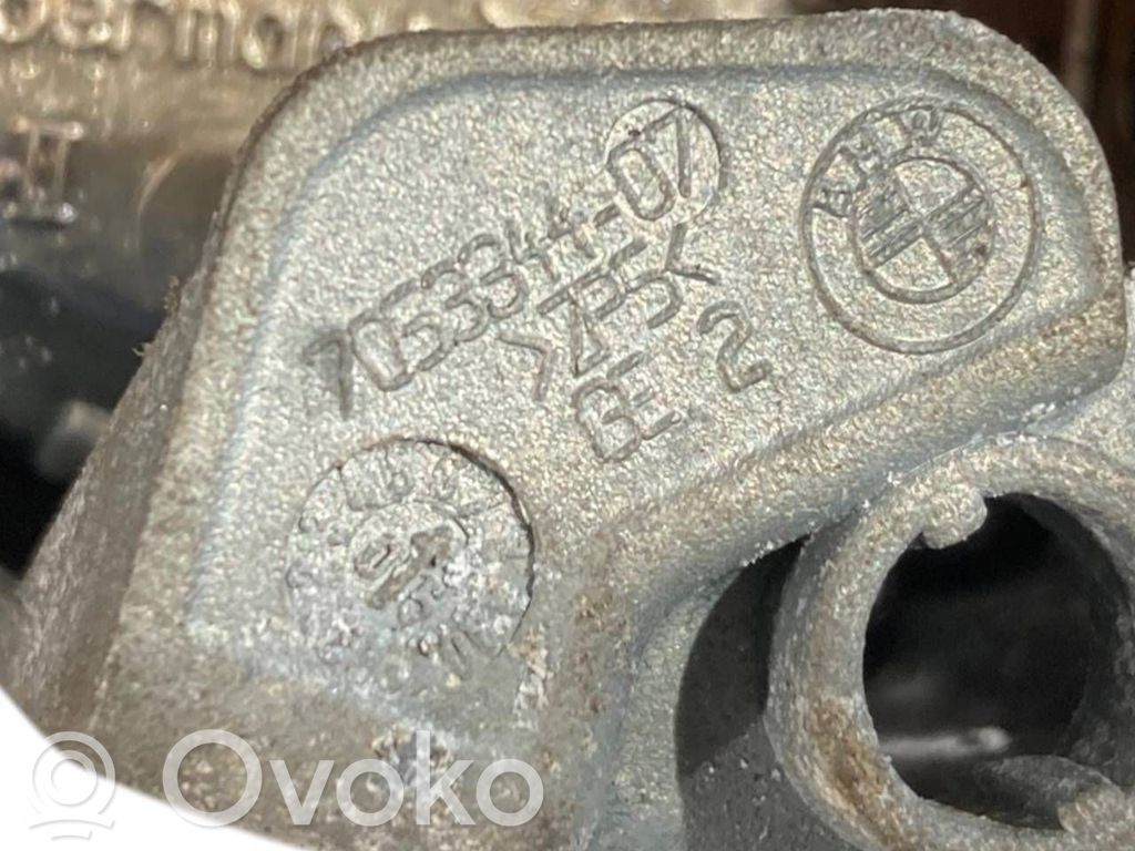 Aizvēršanas rokturis (aizmugurējā pārsega)