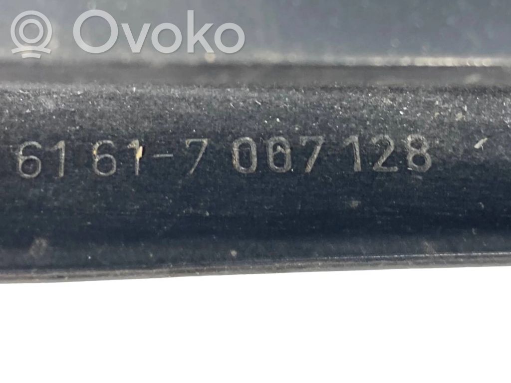 Windshield wiper arm