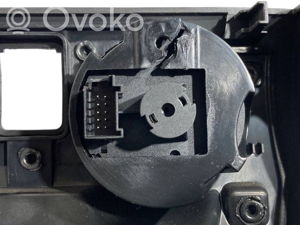 Paneļa dekoratīvās apdares vairogs (apakšējais)