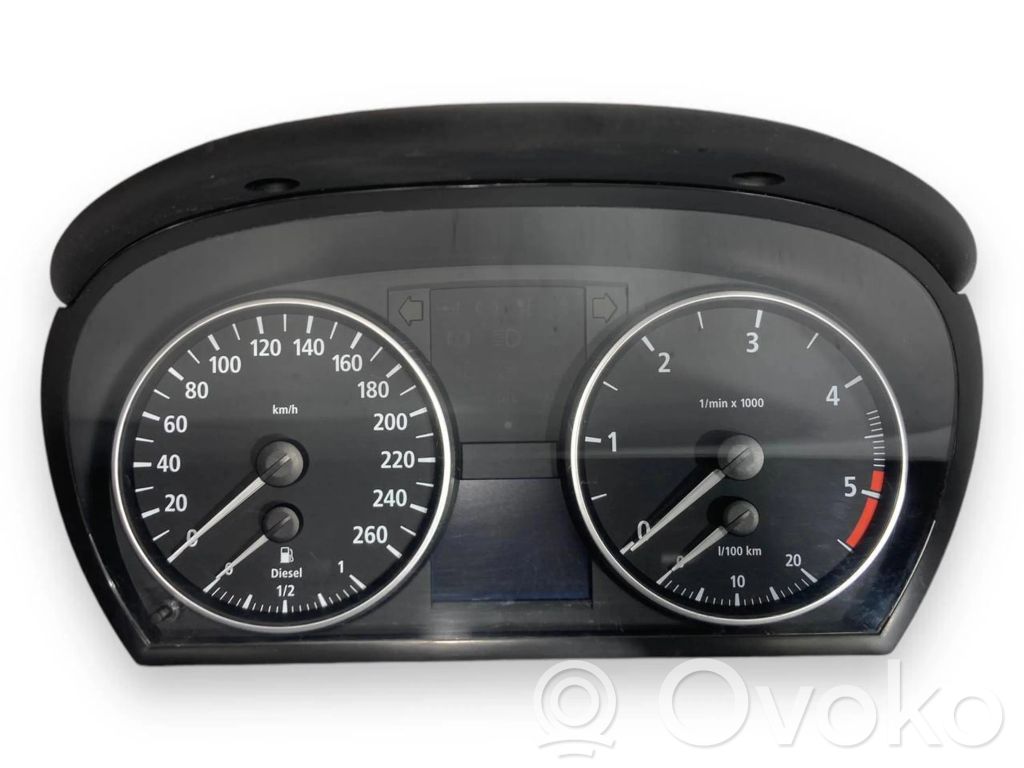 Speedometer (in the instrument panel)