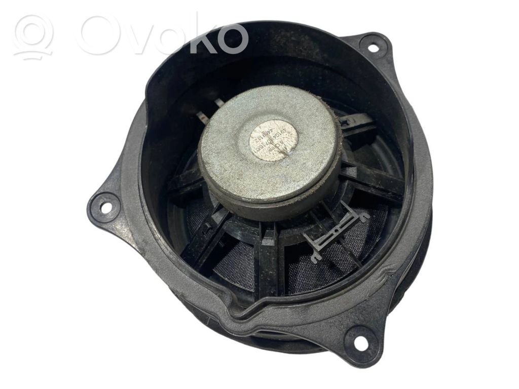 Speaker(s) in the rear door