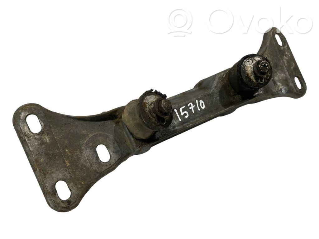 Transmission mounting bracket