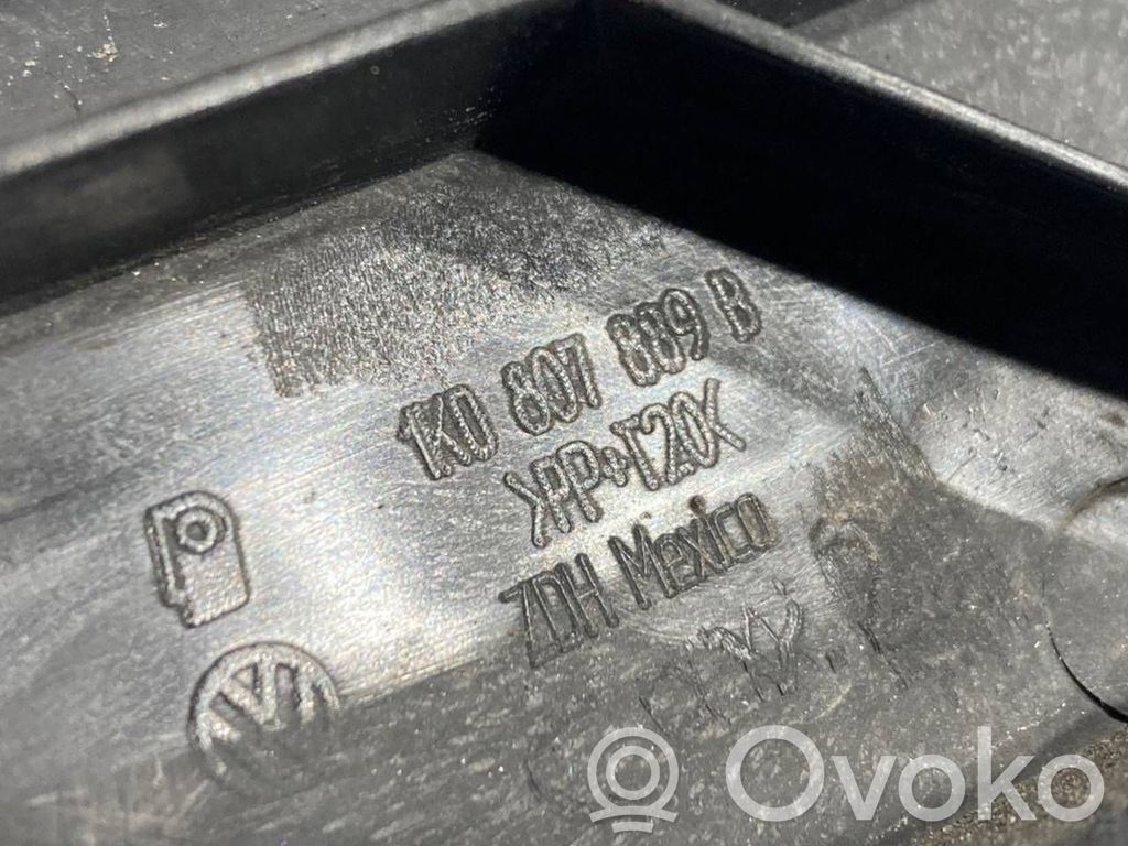 Priekšpusē bampera turētājs