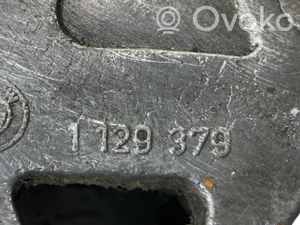 Engine mounting bracket