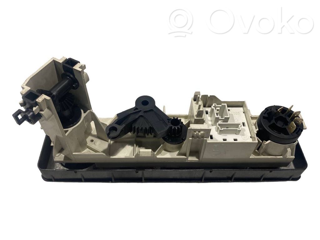 Air conditioning / climate control / interior heating control unit (in the passenger compartment)